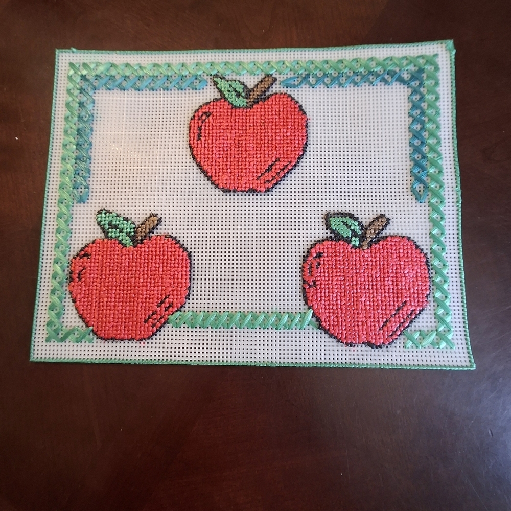 Handmade Red Apples Needlepoint Plastic Canvas   Size 16.5" x 13" - Picture 9 of 11